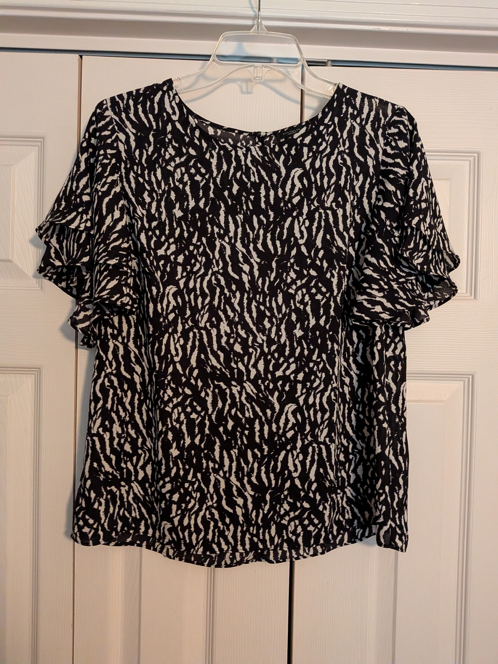 Ann Taylor Black and White Printed Ruffle Sleeve Blouse